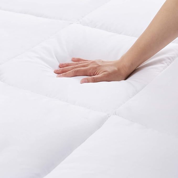 Amazon Basics White Down Alternative Comforter and Duvet Insert with Corner Tabs, Machine Washable, Twin, Warm