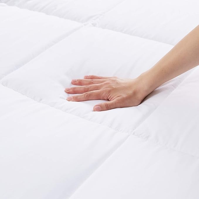 Amazon Basics White Down Alternative Comforter and Duvet Insert with Corner Tabs, Machine Washable, King, All-Season, 102 x 90 inches