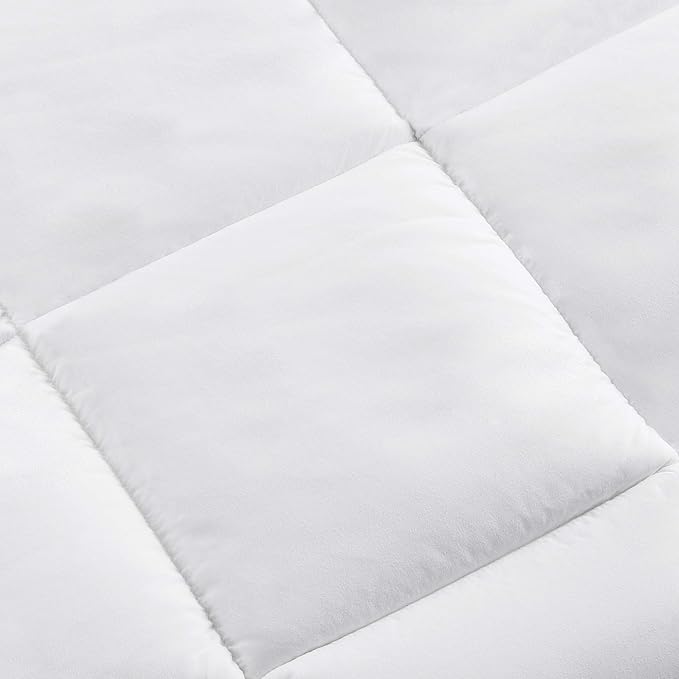 Amazon Basics White Down Alternative Comforter and Duvet Insert with Corner Tabs, Machine Washable, Twin, Light
