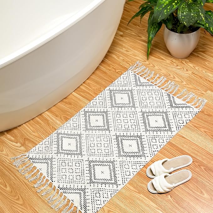 Chardin home Boho Diamond Rug, 20x32 Inches, Ivory and Black Bohemian Chic Throw Rug with Hand Woven Fringes, Perfect for entryway, Doormat, hallways, Kitchens