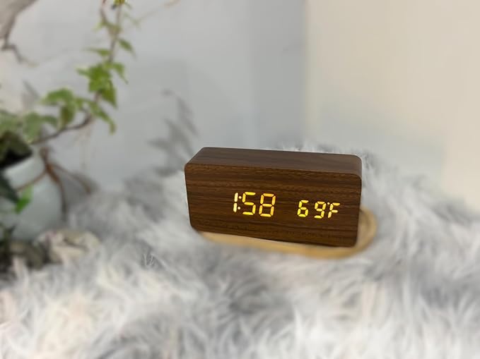 A Wooden Desk Alarm Clock (Brown, Without Engraving)