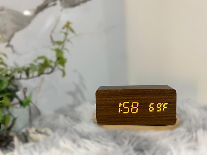 A Wooden Desk Alarm Clock (Brown, Without Engraving)