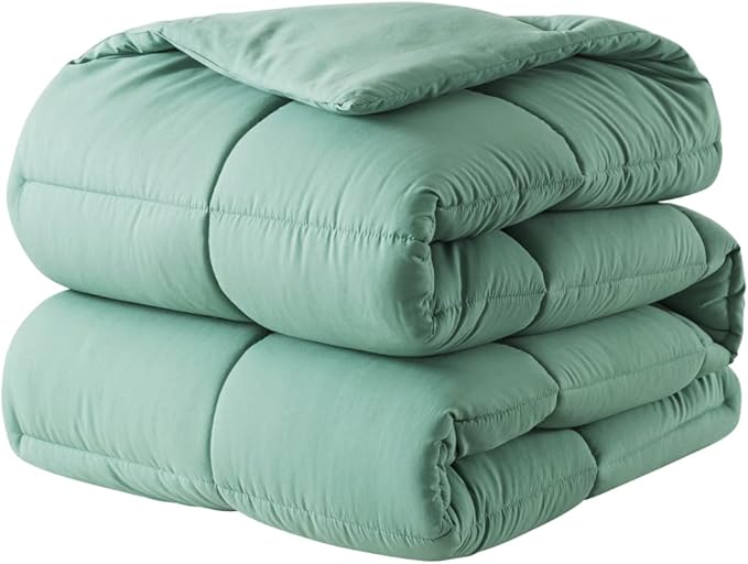 DOWNCOOL Comforters Oversize King Size, Duvet Insert,Sage Green All Season Duvet, Lightweight Quilt, Down Alternative Hotel Comforter with Corner Tabs (Sage Green, Oversize King 116x98 Inches)