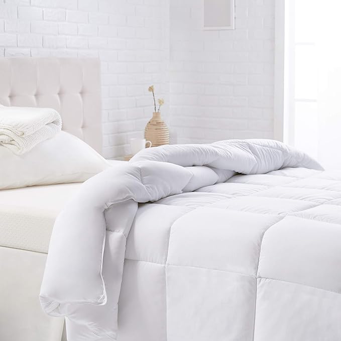 Amazon Basics White Down Alternative Comforter and Duvet Insert with Corner Tabs, Machine Washable, Twin, Warm