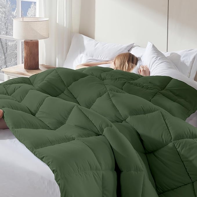DOWNCOOL Comforters King Size, Duvet Insert,Green All Season Duvet, Lightweight Quilt, Down Alternative Hotel Comforter with Corner Tabs (Green, King 102x90 Inches)