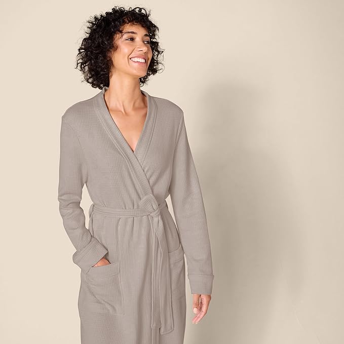 Amazon Essentials Women's Lightweight Waffle Full-Length Bath Robe with Pockets (Available in Plus Size)