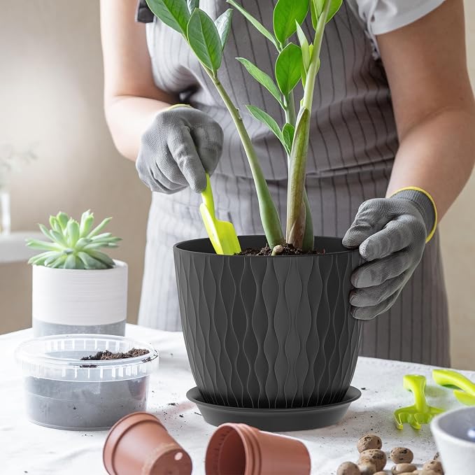 WSMKSZ 7 inch Plant Pots, 5 Pack Flower Pots with Drainage Holes and Saucers for Indoor Plants, Plastic Planters with Water Ripple for Small Garden House Plants, Nursery Pots for Succulent, Black