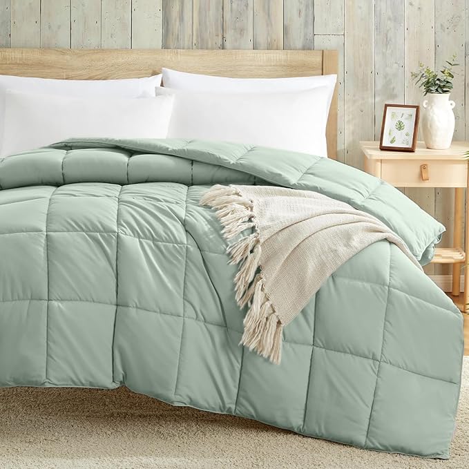 Homelike Moment California King Comforter - Green Duvet Insert Down Alternative Bed Comforter, Lightweight Bedding Comforters Cal King Size Quilted Soft All Season Reversible Green