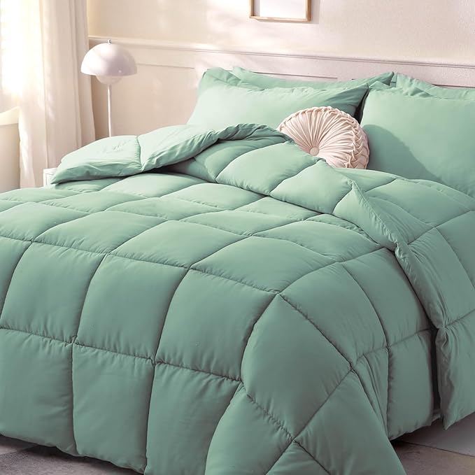 DOWNCOOL Comforters King Size, Duvet Insert,Sage Green All Season Duvet, Lightweight Quilt, Down Alternative Hotel Comforter with Corner Tabs (Sage Green, King 102x90 Inches)