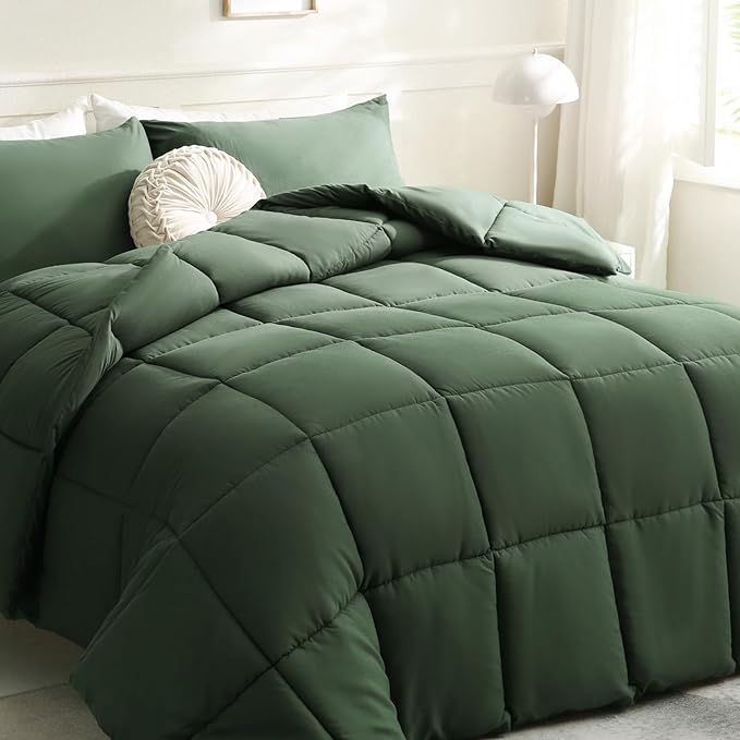 DOWNCOOL Comforters King Size, Duvet Insert,Green All Season Duvet, Lightweight Quilt, Down Alternative Hotel Comforter with Corner Tabs (Green, King 102x90 Inches)