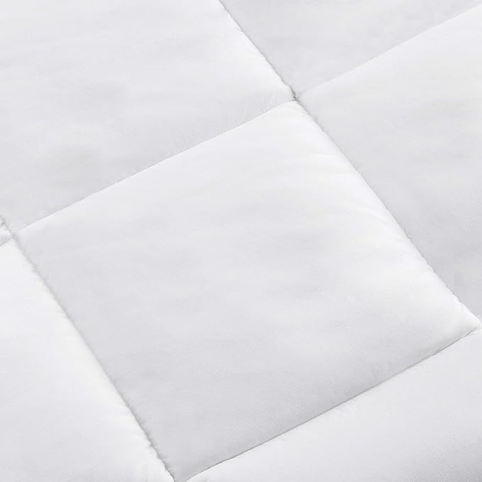 Amazon Basics White Down Alternative Comforter and Duvet Insert with Corner Tabs, Machine Washable, Full/Queen, Light