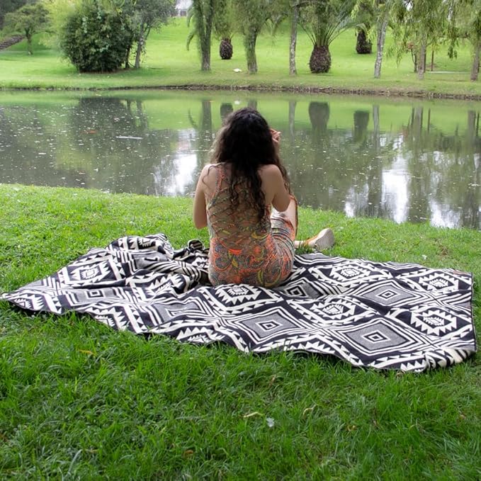 Tommy Lion - Cozy Alpaca & Merino Wool Blanket 80/20, 80x45 in, Soft, Warm, Lightweight, Hypoallergenic & Breathable.Real Alpaca,Ideal for Bed, Sofa, Camping, Travel & Car Survival Kit- Black&White