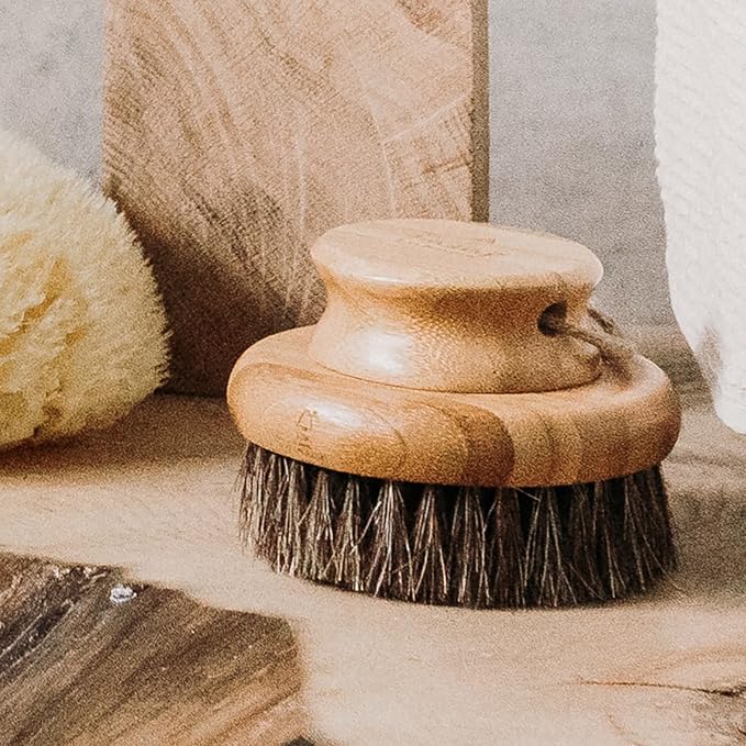 Hydréa London Round Natural Body Brush with Mane/Cactus Bristle for Dry Brushing to Exfoliate, Remove Dead Skin, Cellulite and Aid Lymphatic Drainage.