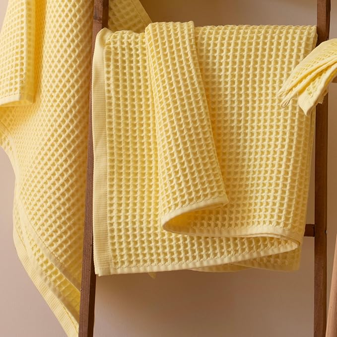 PÜSKÜL Pack of 2 Waffle Bath & Spa Towels - Premium 100% Turkish Organic Cotton - Quick Dry Thin Bath Towel for Bathroom - Made in Turkey (Light Yellow, 32x63 inch)