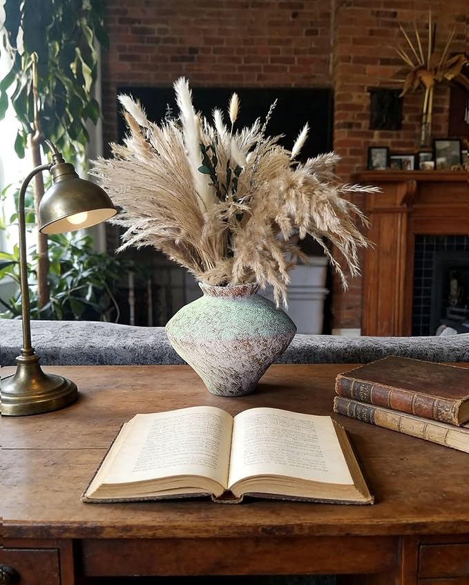 GeLive 6.3-Inch Textured Ceramic Vase, Rustic White Bulbous Pottery, Handmade Wabi Sabi Distressed Farmhouse Decor, Vintage Centerpiece for Dried & Fresh Flowers, Indoor Home Decoration