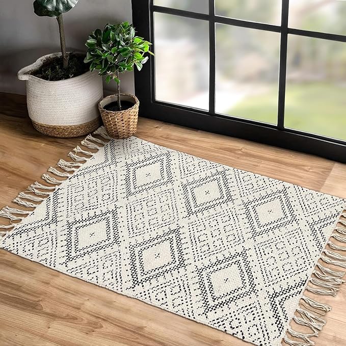 Chardin home Boho Diamond Rug, 20x32 Inches, Ivory and Black Bohemian Chic Throw Rug with Hand Woven Fringes, Perfect for entryway, Doormat, hallways, Kitchens