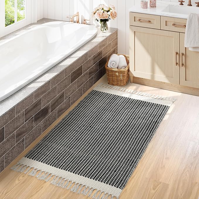 Lahome Belle Boho Entryway Rug, 3x5 Rugs for Bedroom Lightweight Washable Throw Rug Woven Cotton Bathroom Carpet with Tassels, Farmhouse Black and White Rugs for Living Room Kitchen Office Dorm