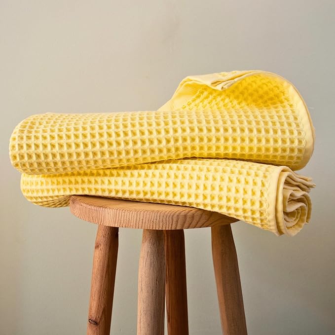 PÜSKÜL Pack of 2 Waffle Bath & Spa Towels - Premium 100% Turkish Organic Cotton - Quick Dry Thin Bath Towel for Bathroom - Made in Turkey (Light Yellow, 32x63 inch)