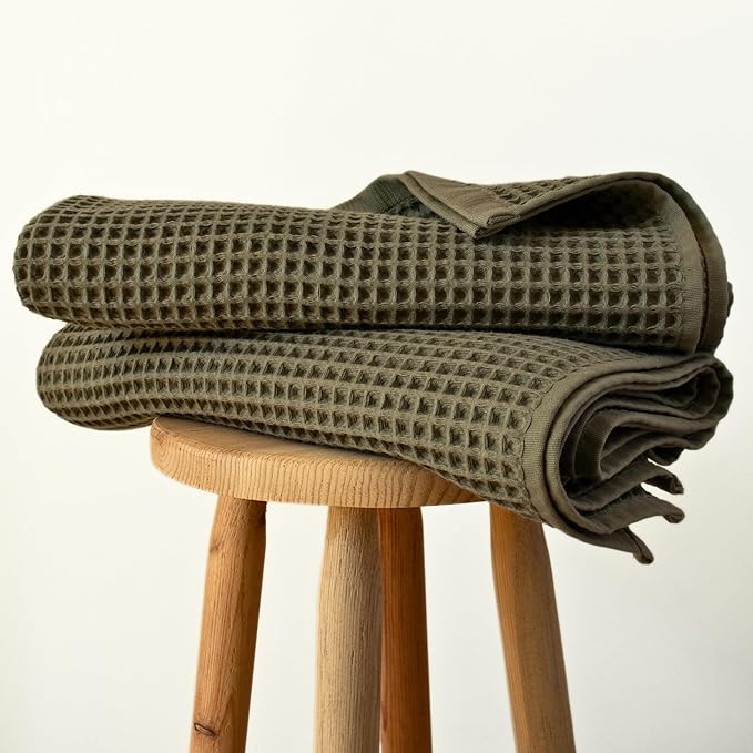 PÜSKÜL Pack of 2 Waffle Bath & Spa Towels - Premium 100% Turkish Organic Cotton - Quick Dry Thin Bath Towel for Bathroom - Made in Turkey (Khaki Green, 32x63 inch)