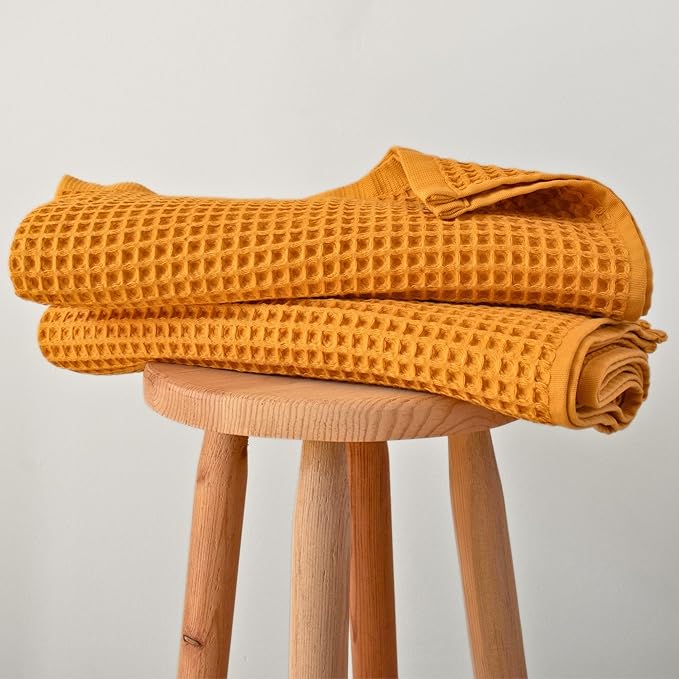 PÜSKÜL Pack of 2 Waffle Bath & Spa Towels - Premium 100% Turkish Organic Cotton - Quick Dry Thin Bath Towel for Bathroom - Made in Turkey (Mustrad Yellow, 32x63 inch)