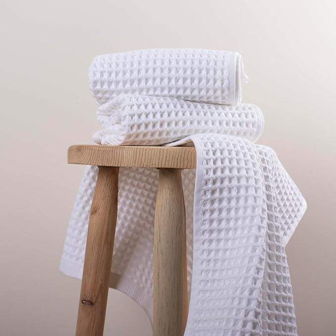 PÜSKÜL Pack of 2 Waffle Bath & Spa Towels - Premium 100% Turkish Organic Cotton - Quick Dry Thin Bath Towel for Bathroom - Made in Turkey (White, 32x63 inch)