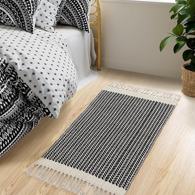 Lahome Belle Boho Bathroom Rugs, Small 2x3 Front Door Mat Lightweight Kitchen Rug Woven Cotton Area Rug with Tassels, Farmhouse Washable Black and White Throw Rug Low Pile Carpet for Entry Laundry
