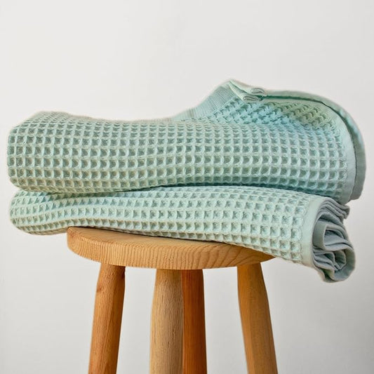 PÜSKÜL Pack of 2 Waffle Bath & Spa Towels - Premium 100% Turkish Organic Cotton - Quick Dry Thin Bath Towel for Bathroom - Made in Turkey (Ice Green, 32x63 inch)