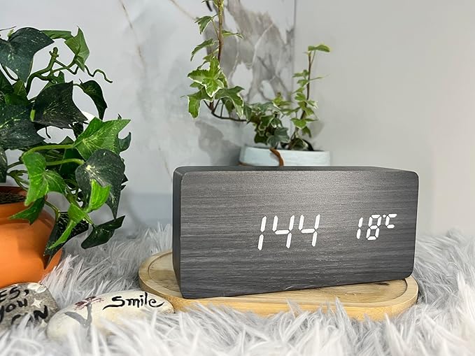 A Wooden Desk Alarm Clock (Black, Without Engraving)