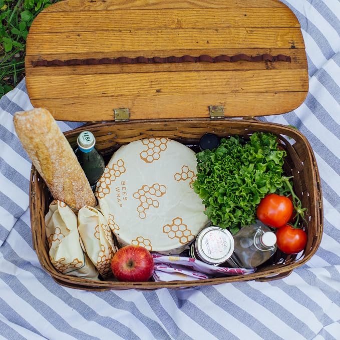 Bee's Wrap Beeswax Wraps for Food - 3 Pack of Assorted Beeswax Wraps - Small, Medium & Large Wrap - Plastic Free Made in USA Reusable Natural Food Wrap - Honeycomb Print