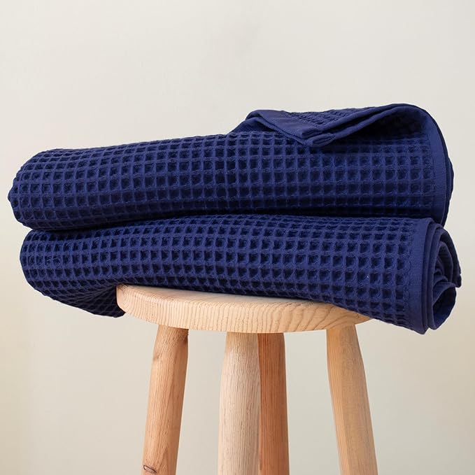 PÜSKÜL Pack of 2 Waffle Bath & Spa Towels - Premium 100% Turkish Organic Cotton - Quick Dry Thin Bath Towel for Bathroom - Made in Turkey (Navy Blue, 32x63 inch)
