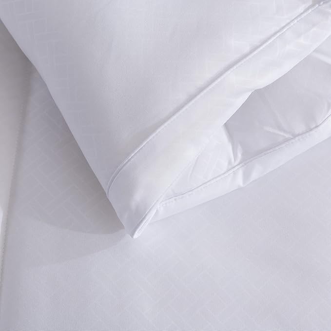 Feather and Loom European Gusset All Season Down Alternative Comforter - 1.5-inch Gusset for Extra Loft, Easy Care Microfiber Cover, Hypoallergenic Fiber Fill - Color: White | Size: Full/Queen