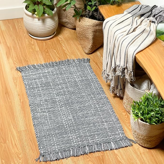 Chardin home Grey & White Cotton Throw Rug, 21x34 Inches Area Rug for Bathroom Kitchen entryway, Reversible Handwoven Rug Machine Washable.