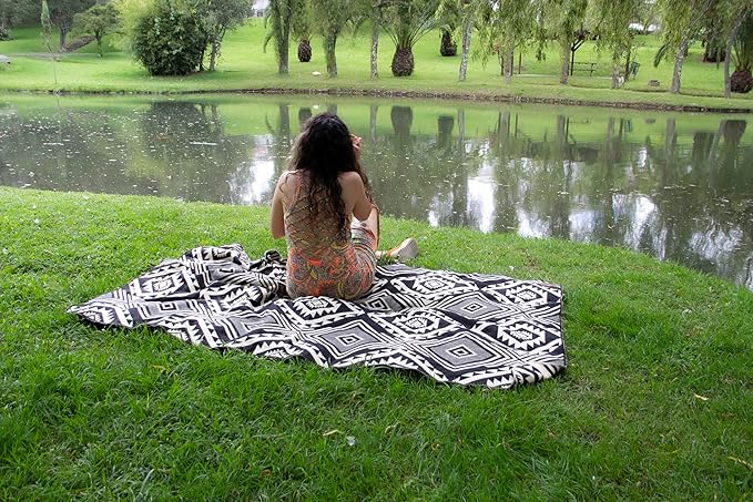 Tommy Lion - Cozy Alpaca & Merino Wool Blanket 80/20, 80x45 in, Soft, Warm, Lightweight, Hypoallergenic & Breathable.Real Alpaca,Ideal for Bed, Sofa, Camping, Travel & Car Survival Kit- Black&White