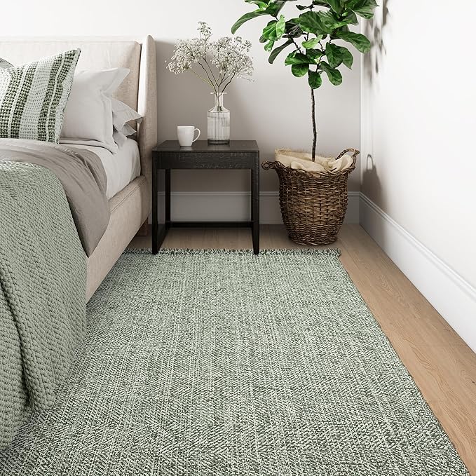 Collive Comfy Area Rug 4' x 6', Olive Green/Cream Woven Cotton Bedroom Rugs, Modern Indoor Accent Rug Floor Carpet with Tassel for Living Room, Nursery Room, Dining Room, Bedside, Office, Patio Decor