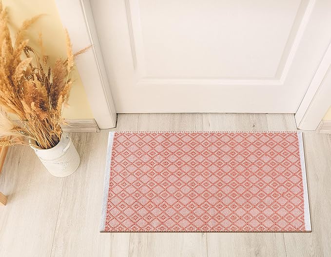 Cotton Diamond Woven Area Rug 2x3 Feet - Dusty Pink, Non Slip Soft Decorative Farmhouse Décor Floor Rugs Ideal for Entryway, Kitchen, Patio | Peach Sturdy Accent Balcont Throw Door Mat for Washable