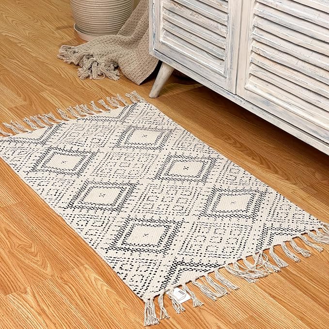 Chardin home Boho Diamond Rug, 20x32 Inches, Ivory and Black Bohemian Chic Throw Rug with Hand Woven Fringes, Perfect for entryway, Doormat, hallways, Kitchens