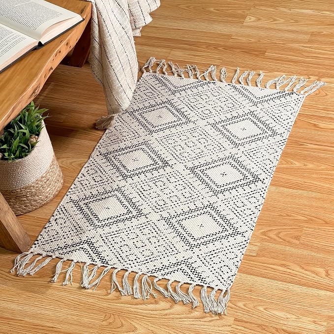 Chardin home Boho Diamond Rug, 20x32 Inches, Ivory and Black Bohemian Chic Throw Rug with Hand Woven Fringes, Perfect for entryway, Doormat, hallways, Kitchens